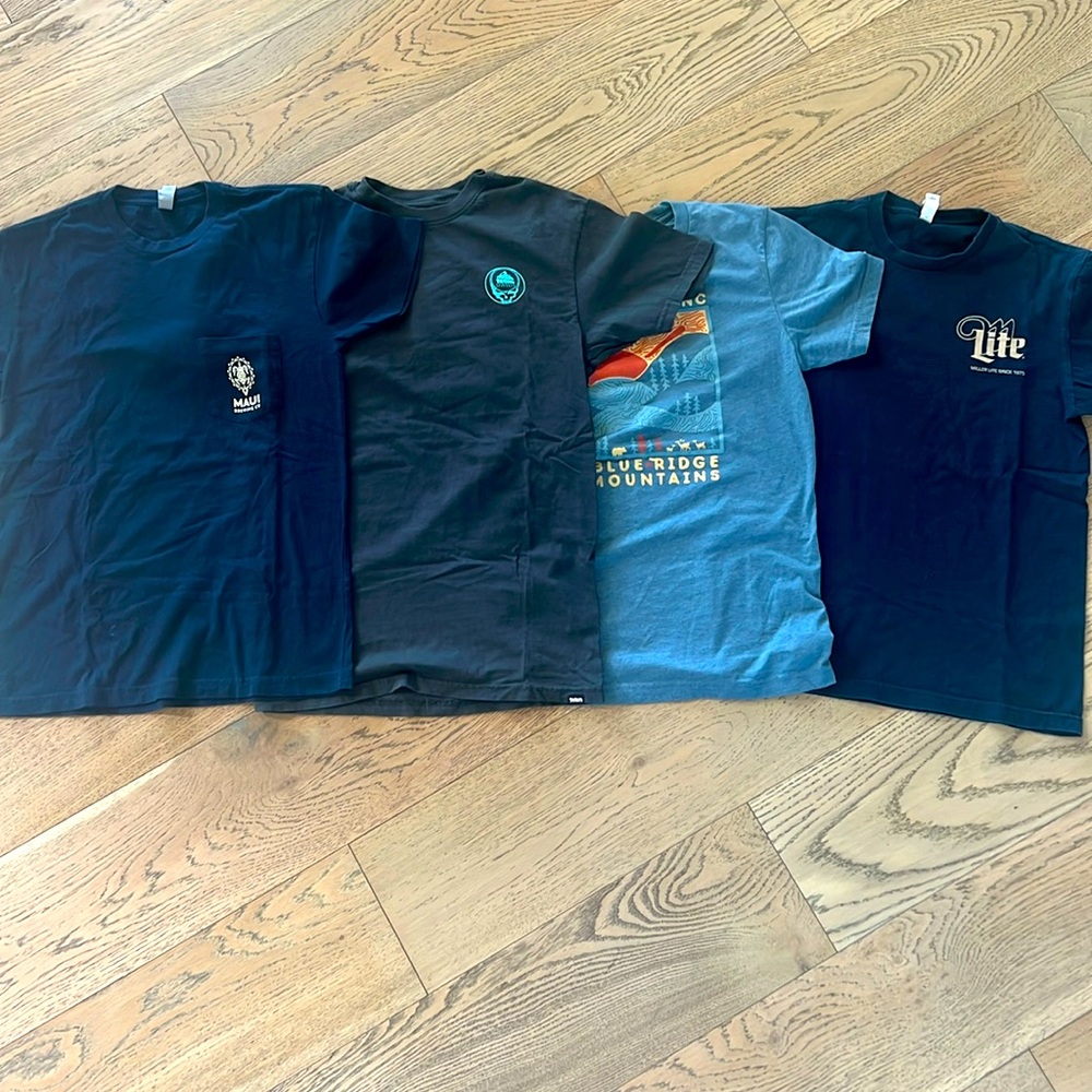 Bundle of men’s small T-shirts. All shades of blue. All excellent condition.